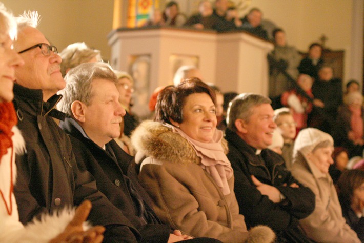 Gwiazdy poprowadziły tłum muzyką