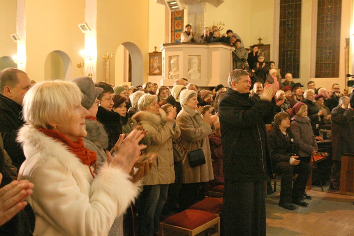 Gwiazdy poprowadziły tłum muzyką
