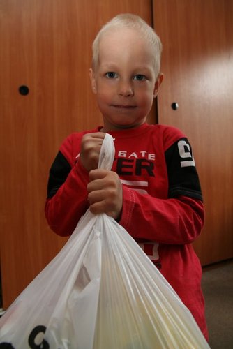 Zbierali nakrętki, aby pomóc Wojtkowi (GALERIA ZDJĘĆ)