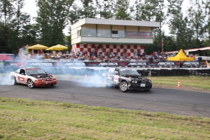 Bratobójcza walka i jazda pod prąd GALERIA ZDJĘĆ