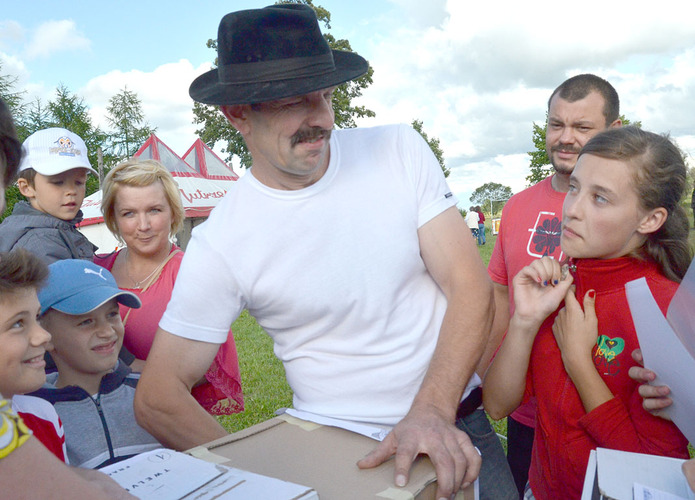 Starosta i wójt... macali kurę