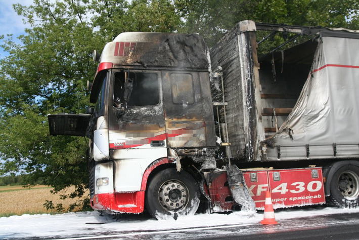 TIR płonął na drodze ZDJĘCIA