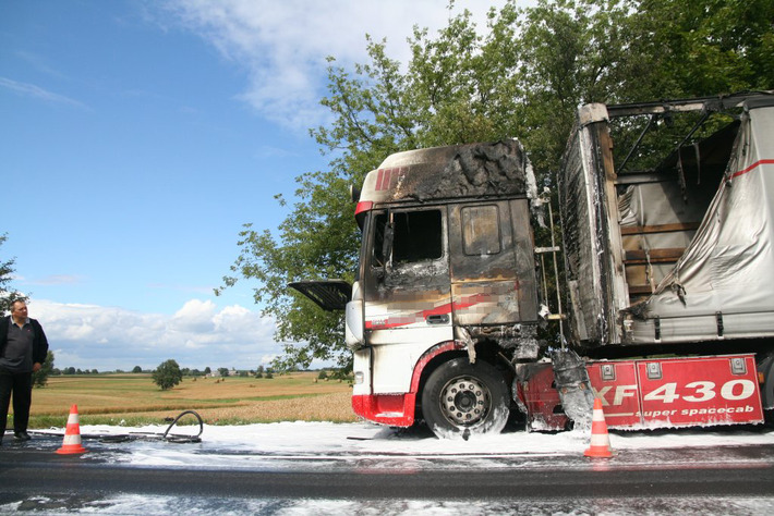 TIR płonął na drodze ZDJĘCIA