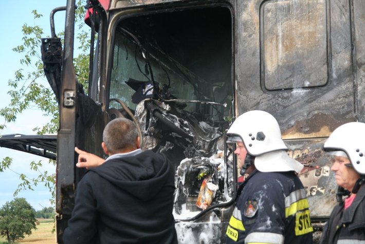 TIR płonął na drodze ZDJĘCIA