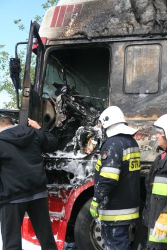 TIR płonął na drodze ZDJĘCIA
