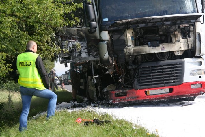 TIR płonął na drodze ZDJĘCIA