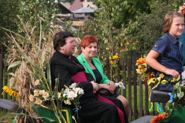 Kolorowe wozy w jabłkowej wsi GALERIA ZDJĘĆ