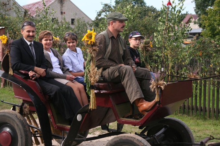 Kolorowe wozy w jabłkowej wsi GALERIA ZDJĘĆ