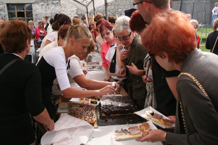 Kolorowe wozy w jabłkowej wsi GALERIA ZDJĘĆ