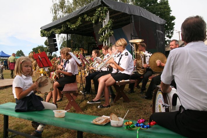 Kolorowe wozy w jabłkowej wsi GALERIA ZDJĘĆ