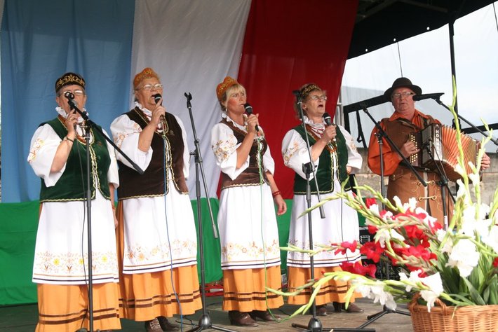 Kolorowe wozy w jabłkowej wsi GALERIA ZDJĘĆ