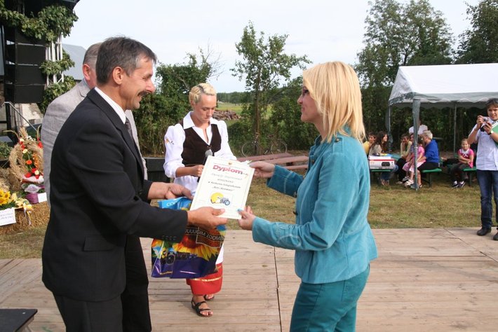 Kolorowe wozy w jabłkowej wsi GALERIA ZDJĘĆ