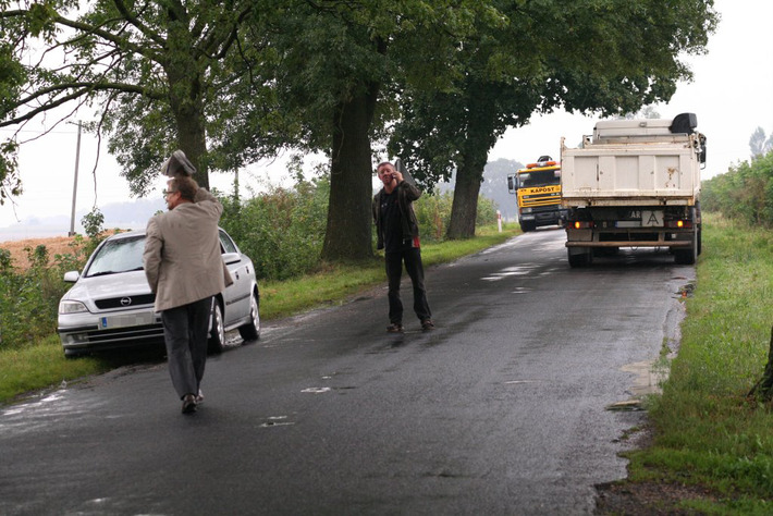 Uderzyła w drzewo. Zmarła w szpitalu ZDJĘCIA