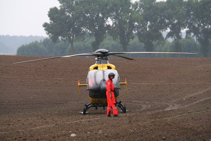 Uderzyła w drzewo. Zmarła w szpitalu ZDJĘCIA