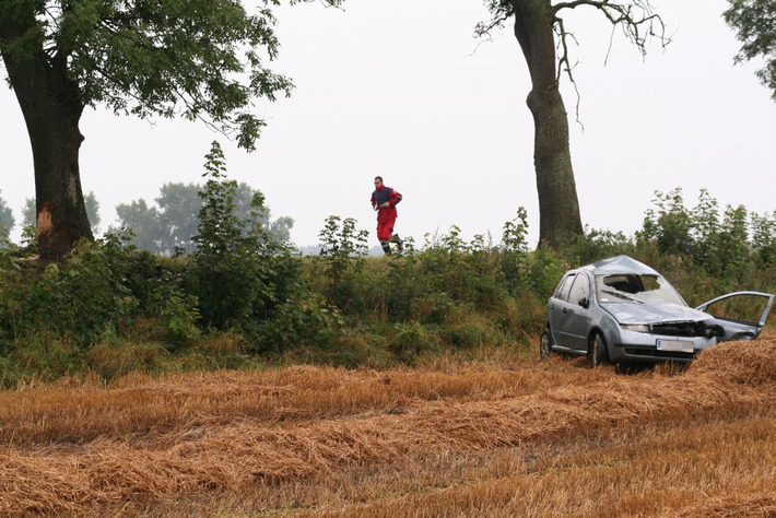Uderzyła w drzewo. Zmarła w szpitalu ZDJĘCIA