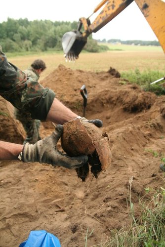 Odkopali szczątki saperów z II wojny światowej ZDJĘCIA