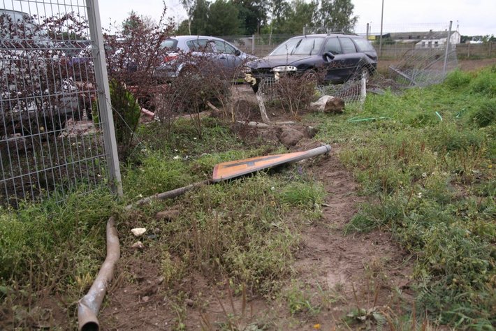 Ford wyleciał z zakrętu ZDJĘCIA