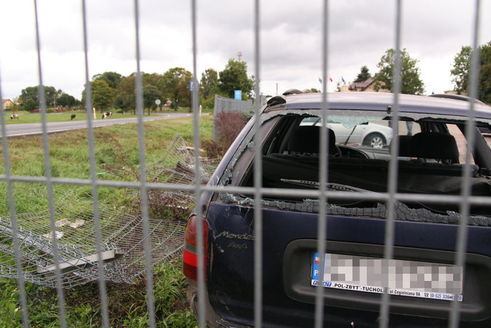 Ford wyleciał z zakrętu ZDJĘCIA