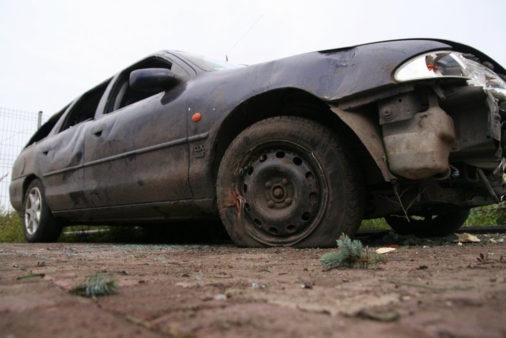 Ford wyleciał z zakrętu ZDJĘCIA