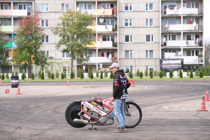 Zdzierali opony, by pomóc potrzebującym GALERIA ZDJĘĆ