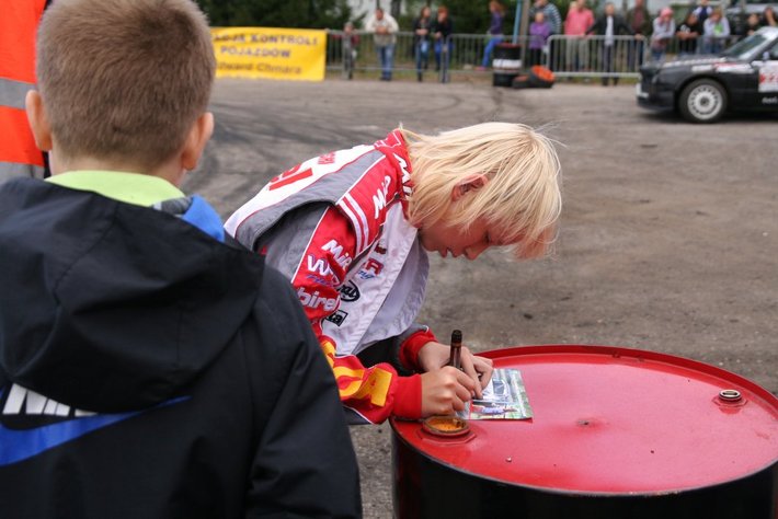 Zdzierali opony, by pomóc potrzebującym GALERIA ZDJĘĆ