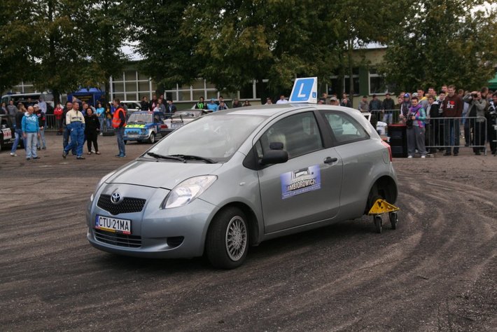 Zdzierali opony, by pomóc potrzebującym GALERIA ZDJĘĆ
