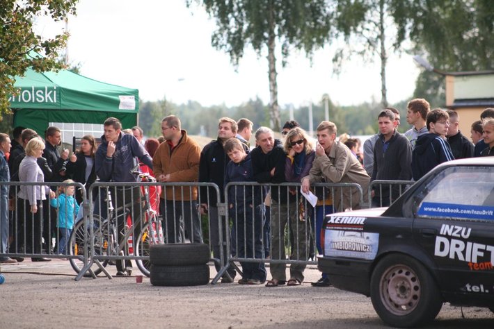 Zdzierali opony, by pomóc potrzebującym GALERIA ZDJĘĆ