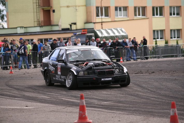 Zdzierali opony, by pomóc potrzebującym GALERIA ZDJĘĆ