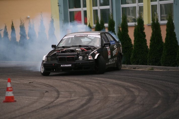 Zdzierali opony, by pomóc potrzebującym GALERIA ZDJĘĆ