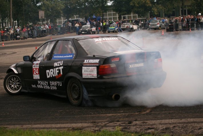 Zdzierali opony, by pomóc potrzebującym GALERIA ZDJĘĆ