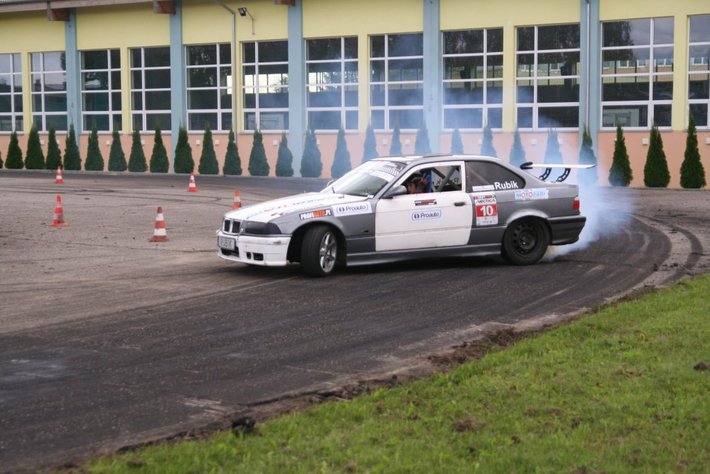 Zdzierali opony, by pomóc potrzebującym GALERIA ZDJĘĆ