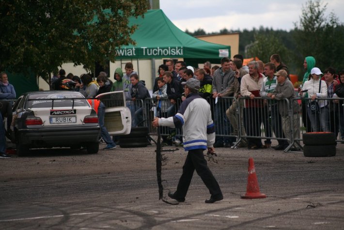 Zdzierali opony, by pomóc potrzebującym GALERIA ZDJĘĆ