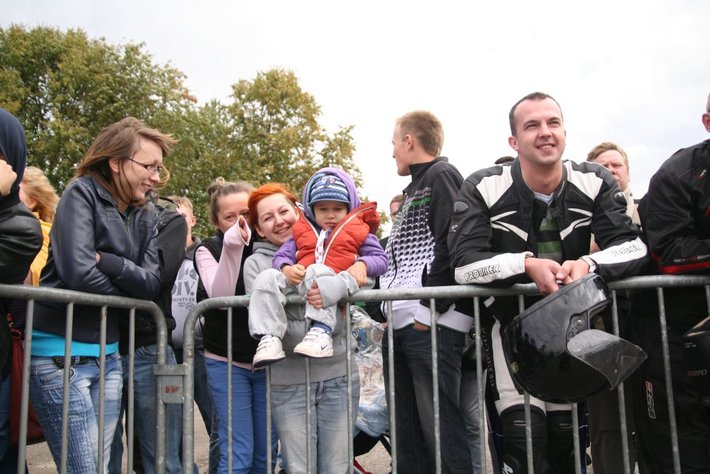 Zdzierali opony, by pomóc potrzebującym GALERIA ZDJĘĆ