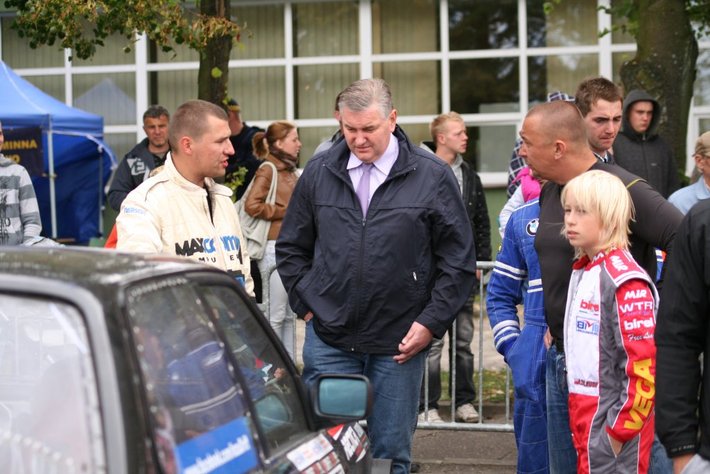 Zdzierali opony, by pomóc potrzebującym GALERIA ZDJĘĆ