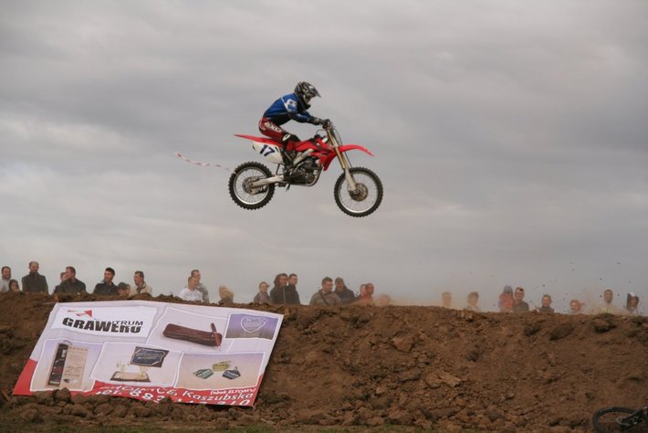 Zdzierali opony, by pomóc potrzebującym GALERIA ZDJĘĆ