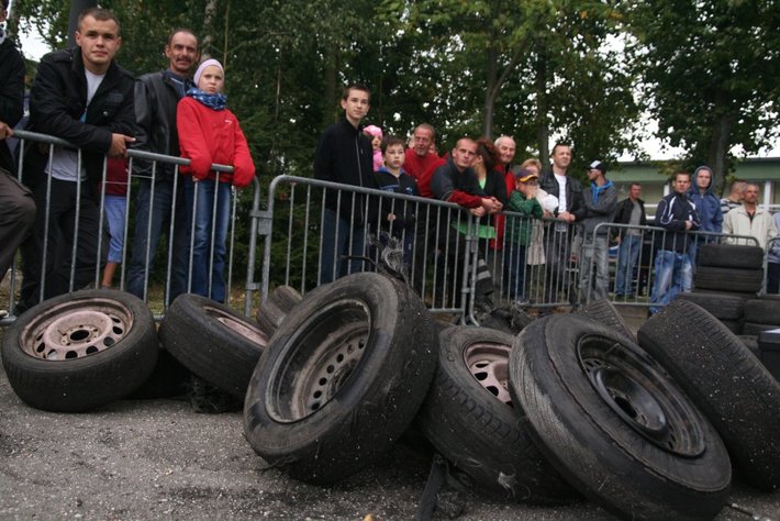 Zdzierali opony, by pomóc potrzebującym GALERIA ZDJĘĆ