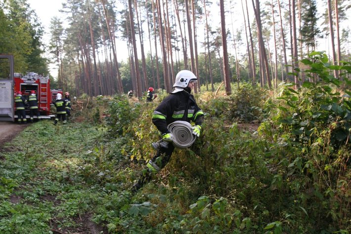 Strażacy podłożyli ogień... GALERIA ZDJĘĆ