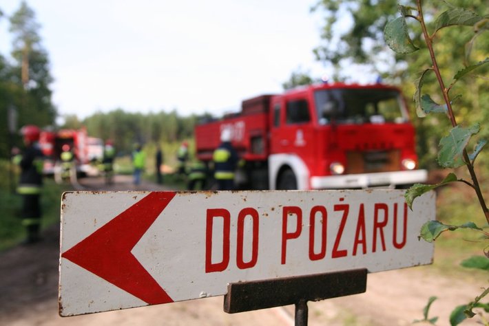 Strażacy podłożyli ogień... GALERIA ZDJĘĆ