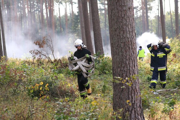 Strażacy podłożyli ogień... GALERIA ZDJĘĆ