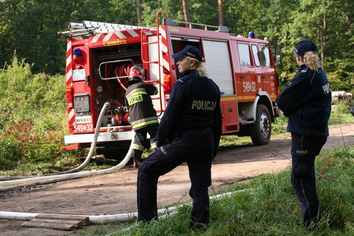 Strażacy podłożyli ogień... GALERIA ZDJĘĆ