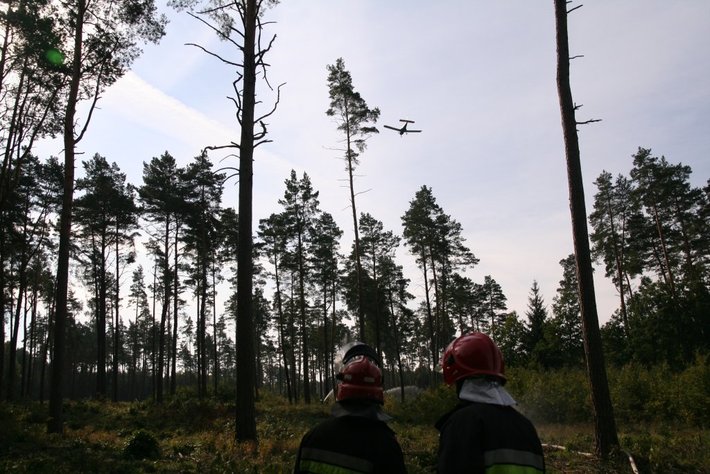 Strażacy podłożyli ogień... GALERIA ZDJĘĆ