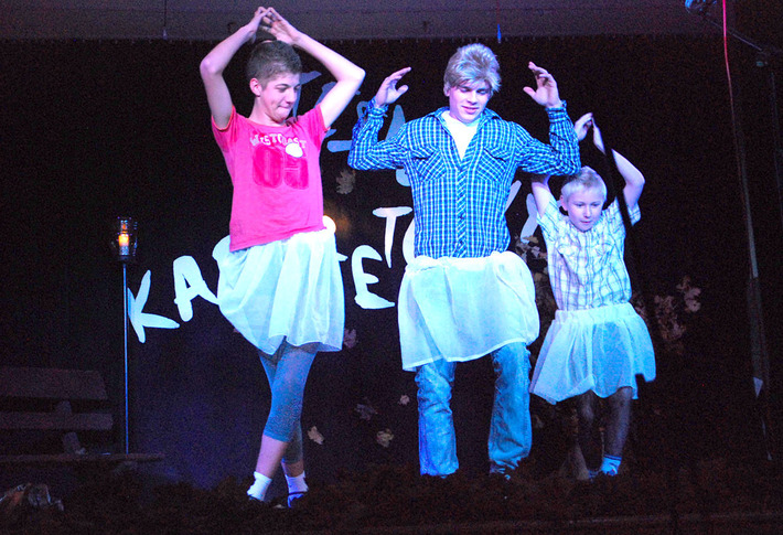 Salwy śmiechu w ośrodku kultury