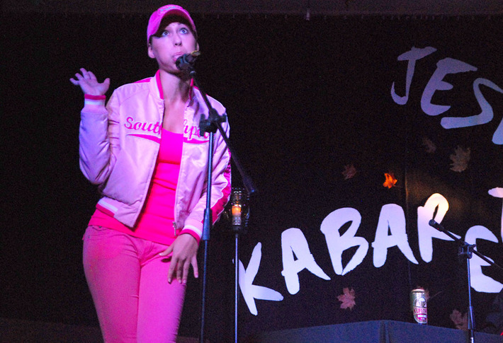 Salwy śmiechu w ośrodku kultury