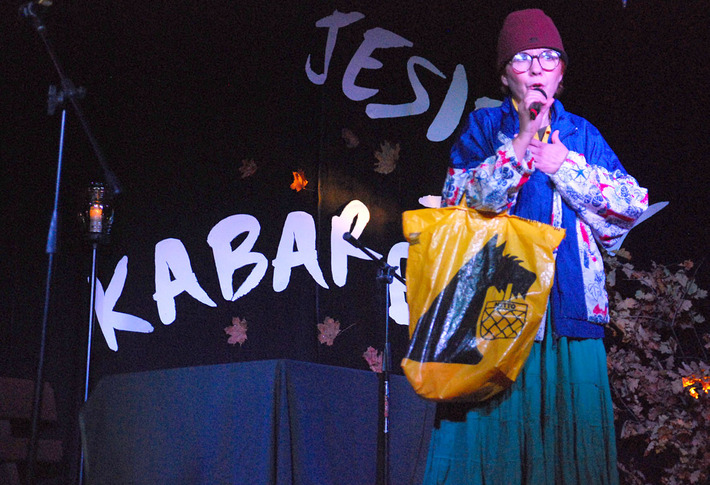 Salwy śmiechu w ośrodku kultury