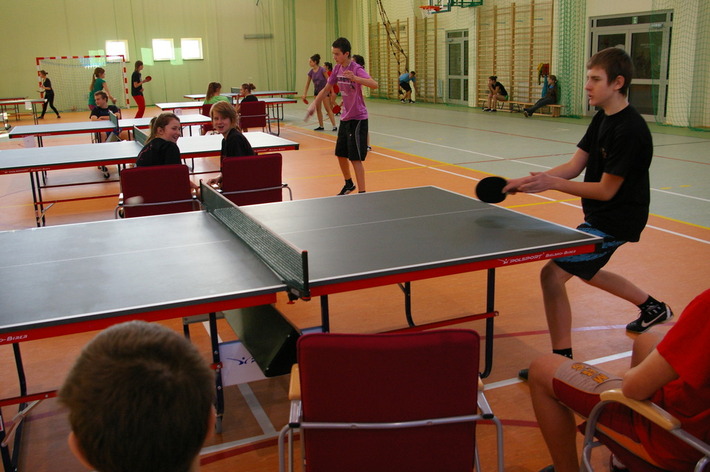 Miłośnicy ping ponga zagrali w mikołajki ZDJĘCIA