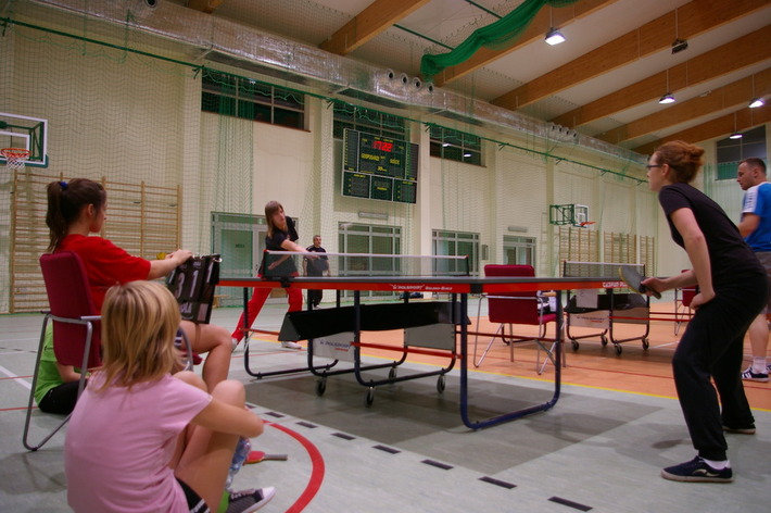 Miłośnicy ping ponga zagrali w mikołajki ZDJĘCIA