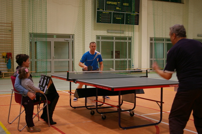 Miłośnicy ping ponga zagrali w mikołajki ZDJĘCIA