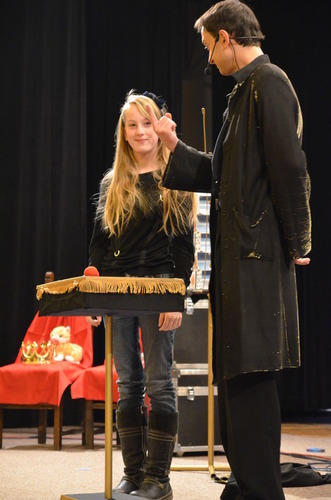 Czarowały wspólnie z iluzjonistą!