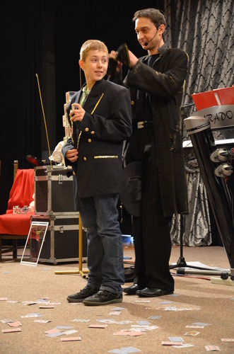 Czarowały wspólnie z iluzjonistą!