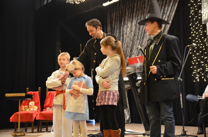 Czarowały wspólnie z iluzjonistą!